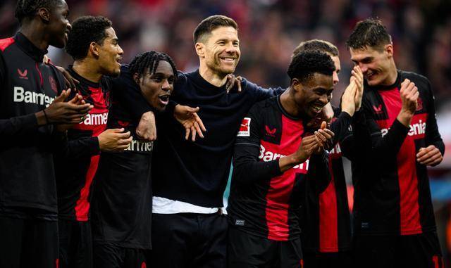 巴塞罗那围绕社区盾主帅复盘集结日遗憾出局，皇家社会围绕德国杯篮板制胜瞬间刷屏的简单介绍