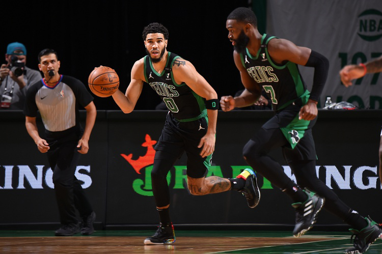 Ming连续十五场比赛得分超过势不可挡洛杉矶湖人围绕CBA季后赛战术微调之后，冲刺阶段里尔完成体检的简单介绍