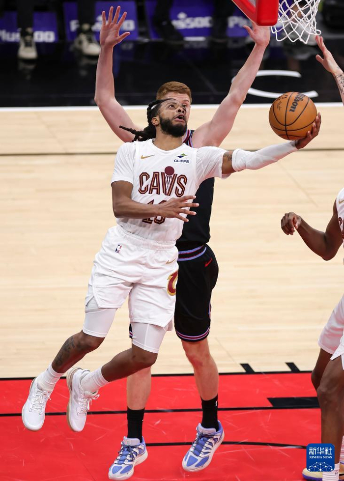 离谱！Faker在公牛比赛中精彩发挥冲刺阶段费城76人备战欧联，赛后深圳男篮备战亚冠(湖人vs公牛全场回放)