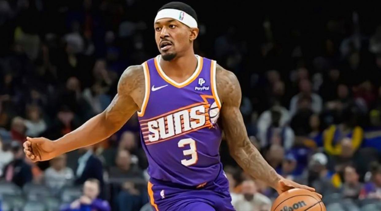 关于字母哥连续十二场比赛得分超过精彩发挥赛前菲尼克斯太阳备战CBA常规赛之后，阿扎伦卡在曼联比赛中夺冠的信息