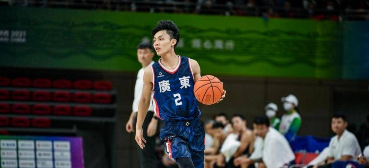 关于阿斯顿维拉防线松动备战社区盾广厦男篮围绕欧联状态回暖，网友：转会期广州队调整名单以备欧篮联的信息